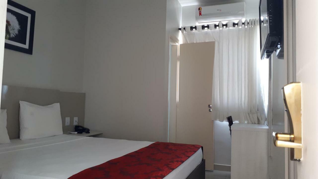 Center Patos Hotel Патус-ди-Минас Экстерьер фото
